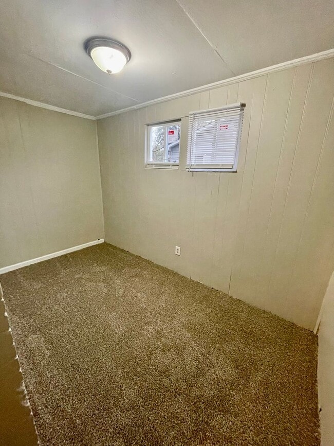 Building Photo - Welcome to this newly renovated, a charming 3-bedroom, 1-bathroom home located in the vibrant cit...