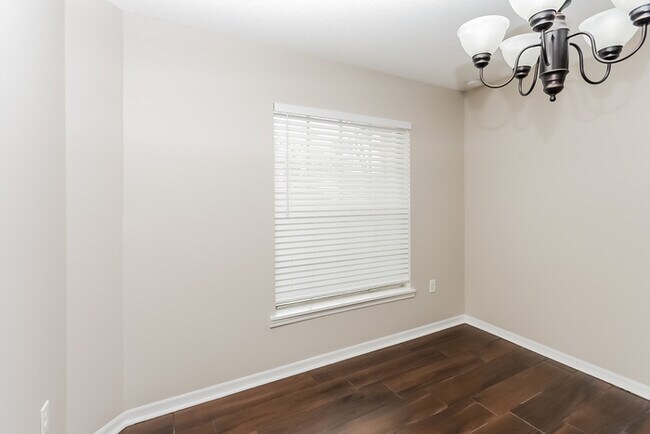 Foto del edificio - 3517 Jade Ln