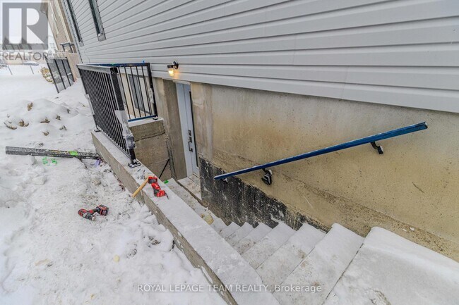 Building Photo - 142 Lumen Pl