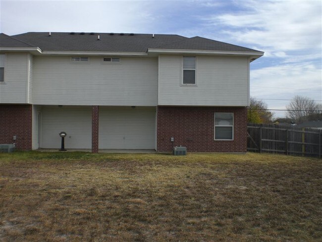 Building Photo - 3 br, 2.5 bath  - 2314 Wildewood Dr B
