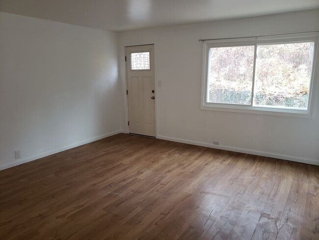 Building Photo - **** THIS PROPERTY HAS AN APPROVED APPLICA...