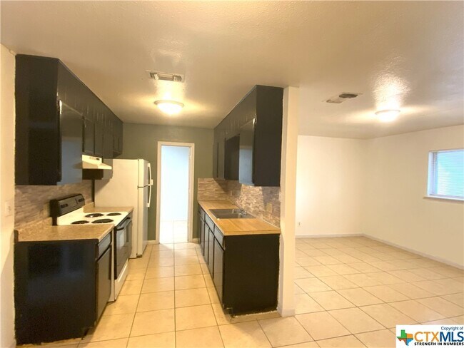 Building Photo - 1046 Linde Ave