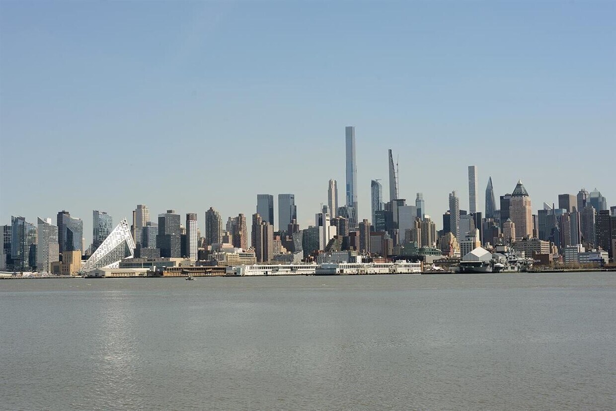 150 Henley Pl Unit 210, Weehawken, NJ 07086 Condo for Rent in