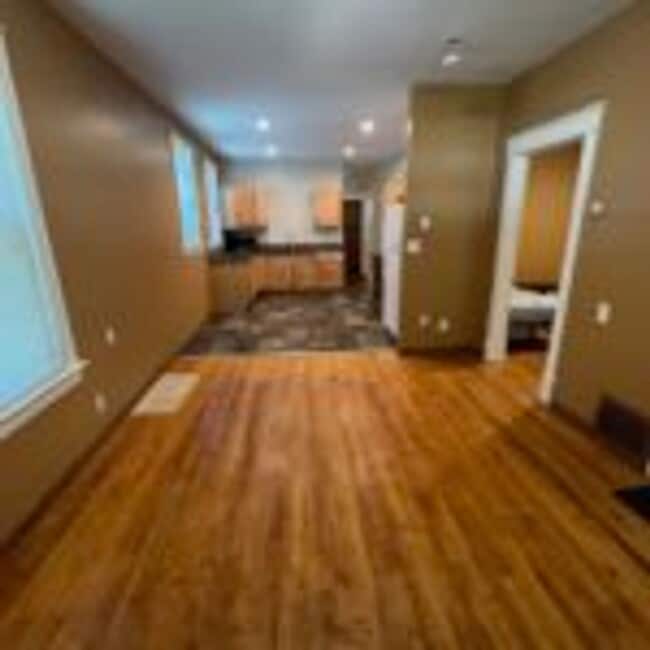 Building Photo - 425 N 27th Ave W