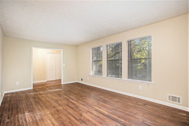Foto del edificio - 4 bdrm, 2.5 bath in Stonecrest