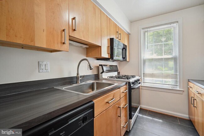 Foto del edificio - 2727 Ordway St NW