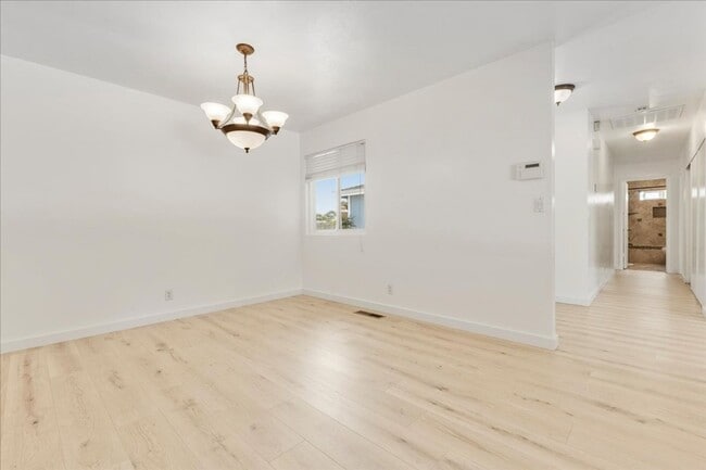Building Photo - Four Bedroom in Oak Hill Oaks