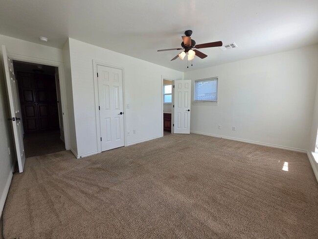 Building Photo - 3 bed, 2 bath home in Shawnee!
