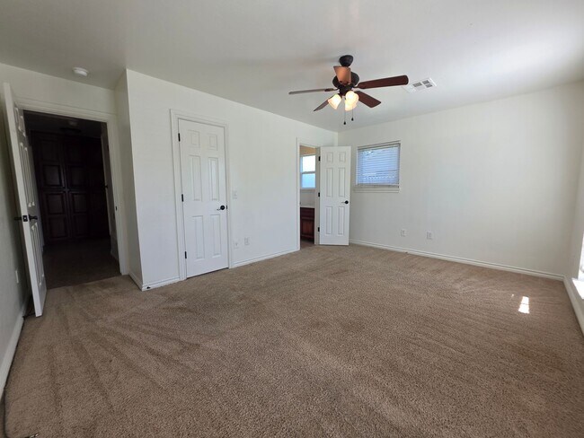 Foto del edificio - 3 bed, 2 bath home in Shawnee!