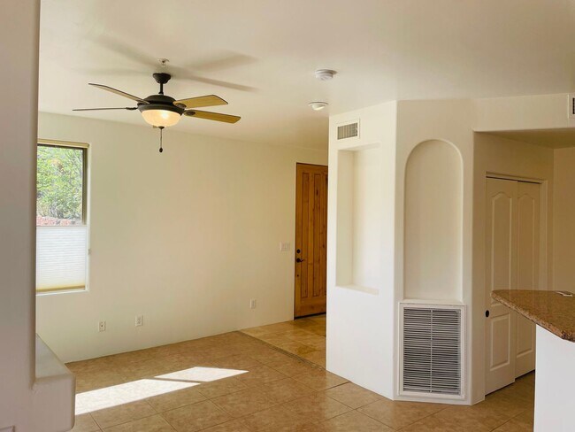 Foto del edificio - 520 Jordan Rd