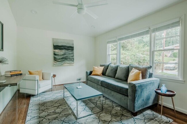 Foto del edificio - 250 Holly Rd NW