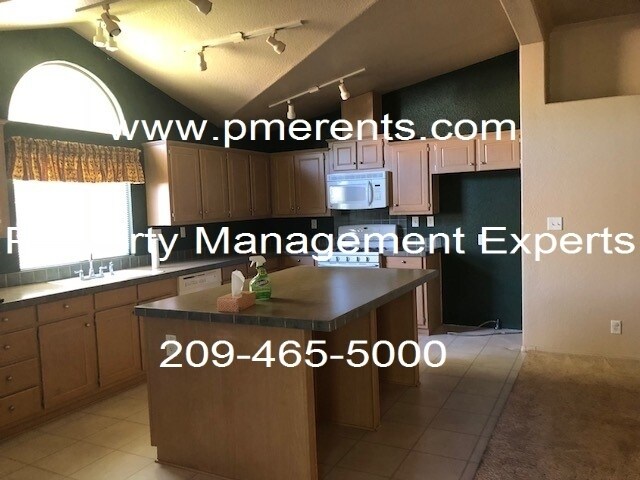 Building Photo - 6666 E Main St