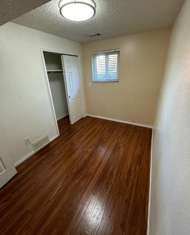 Building Photo - 566 Voiles Dr
