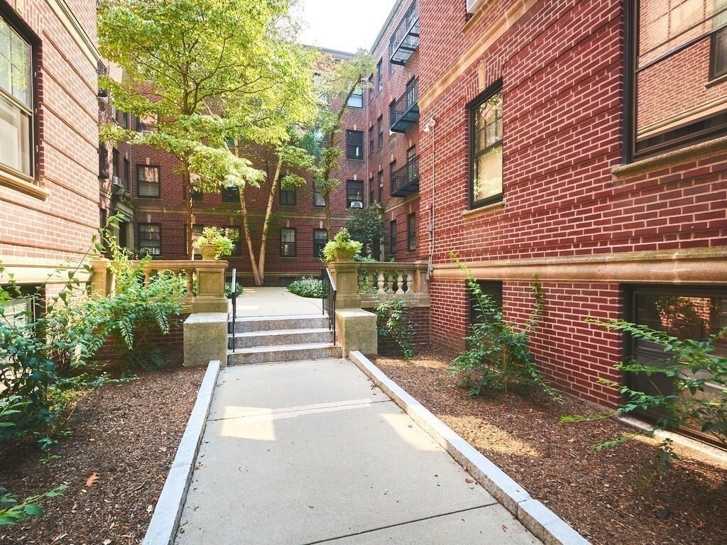 Primary Photo - 42 Linnaean St
