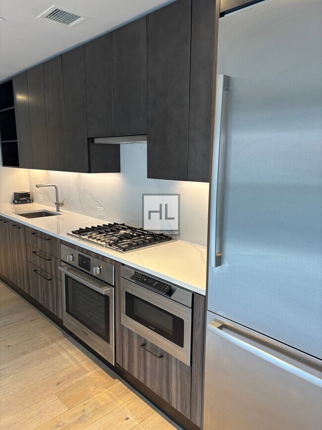 Foto del edificio - Beautiful 2 Bedroom 2 Bath In East Village...
