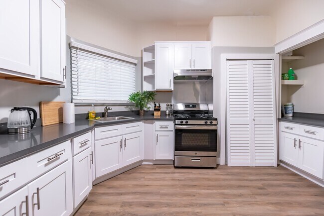 Foto del edificio - 3228 Adeline St