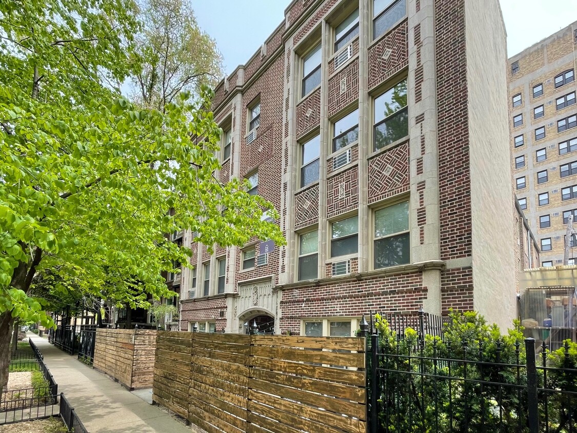 Primary Photo - 5051 N Kenmore Ave