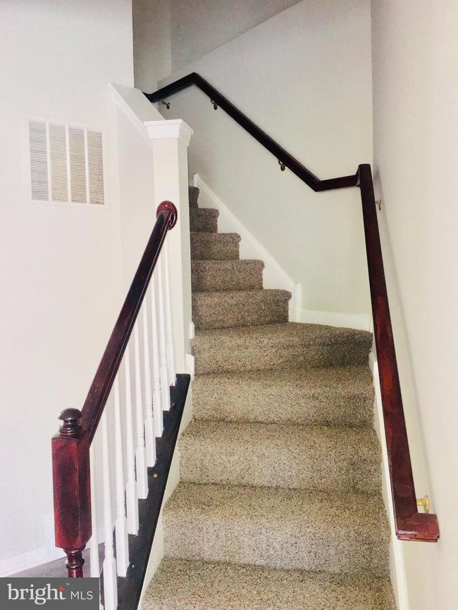 Foto del edificio - 97 Colts Neck Dr