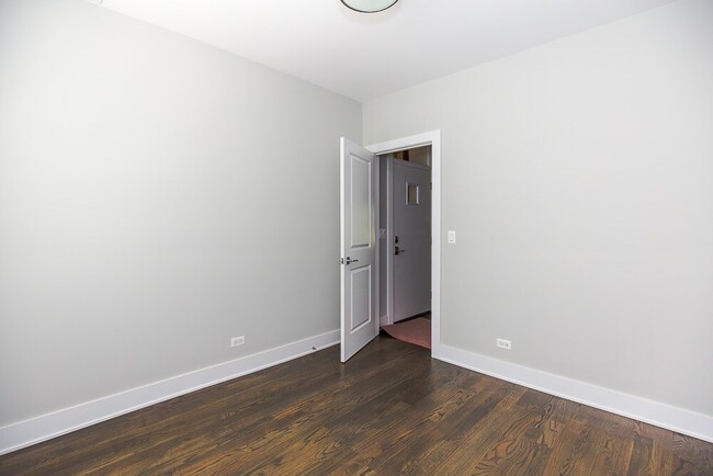Building Photo - 3924 N Janssen Ave
