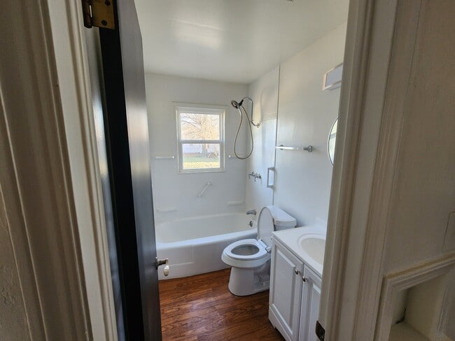 Building Photo - 1017 S Holly Dr