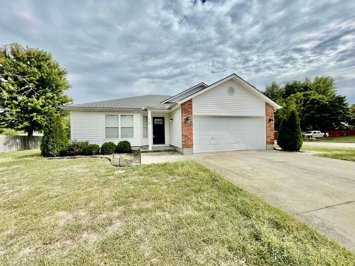 Beautiful 3 bedroom, 2 bath home in Grain House Rental in Grain Valley, MO