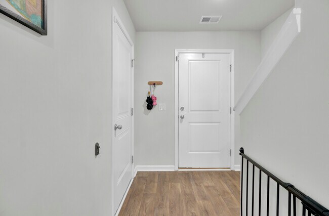 Foto del edificio - 102 Rosefield Ct