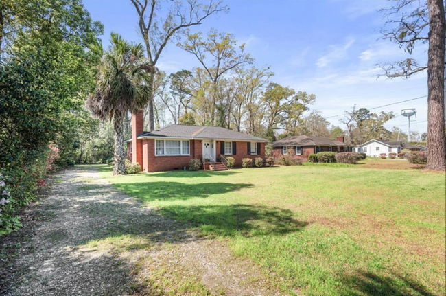 Building Photo - Spacious 3-Bedroom, 1-Bathroom Home in Sav...