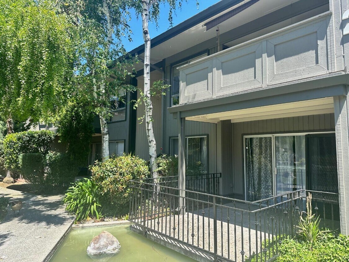 Primary Photo - 120 Saratoga Ave