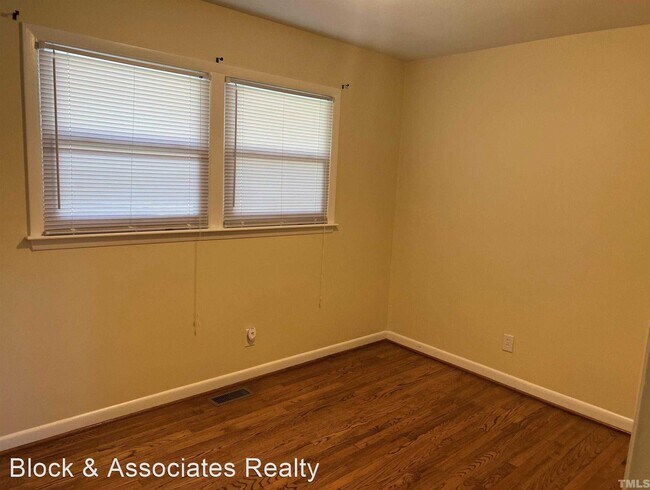 Building Photo - 3 br, 2 bath House - 207 W Boundary Street