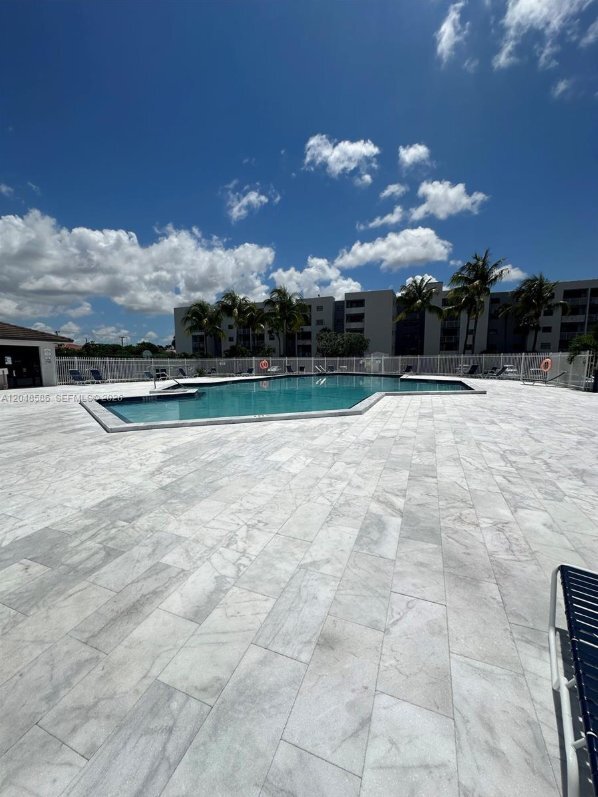 Foto del edificio - 8145 NW 7th St
