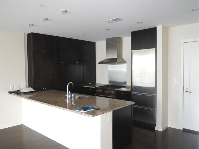 Building Photo - Gorgeous 1 Bedroom/1 Bath available now! Terminus Building - Buckhead