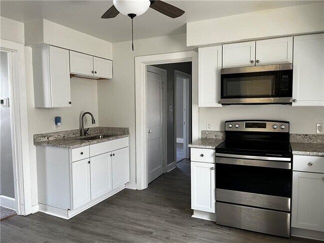 Foto del edificio - 405 Blaine Ave