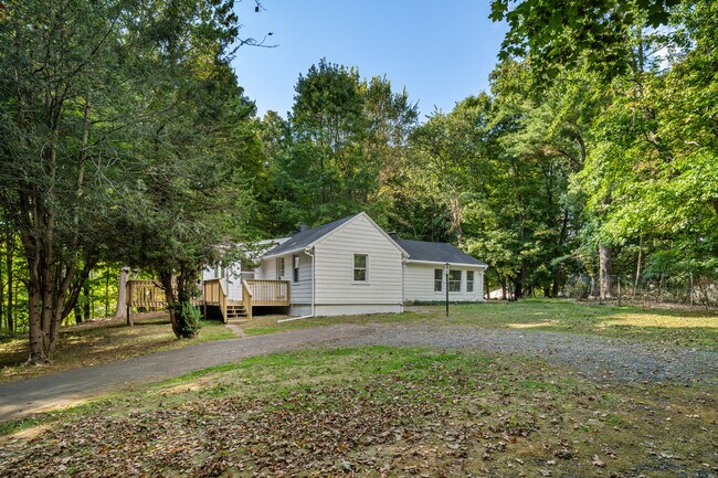 Foto del edificio - 316 Jinny Hill Rd
