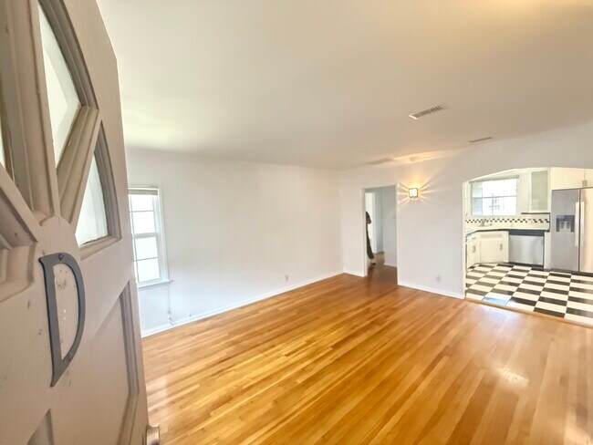 Building Photo - 4420 Overland Ave