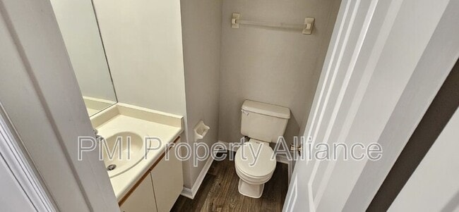 Building Photo - 3271 Forest Oaks Ct