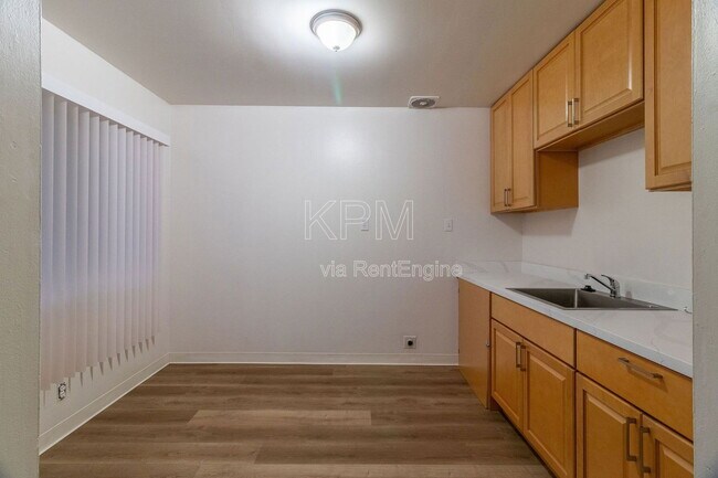 Foto del edificio - 3814 N California St