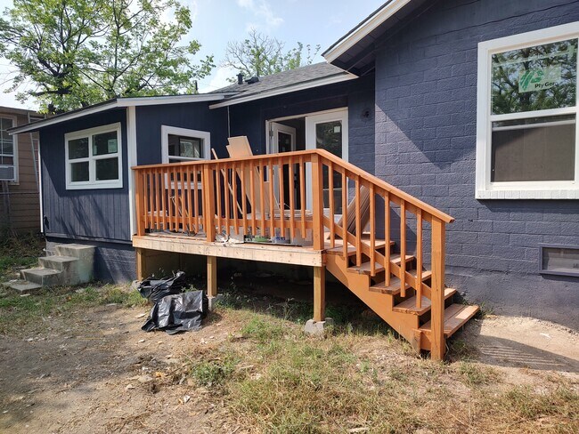 Building Photo - 1310 Kayton Ave