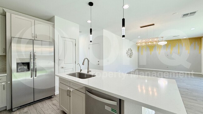 Foto del edificio - 1419 E Town and Country Ln