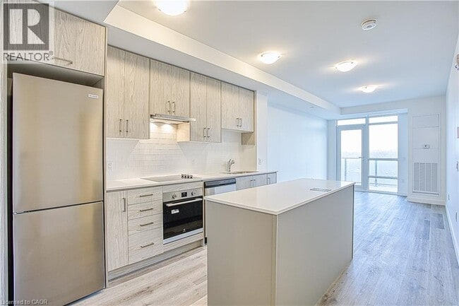 Building Photo - 461 Green Rd