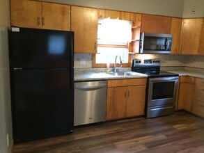 Building Photo - 317 Klingenberg Terrace