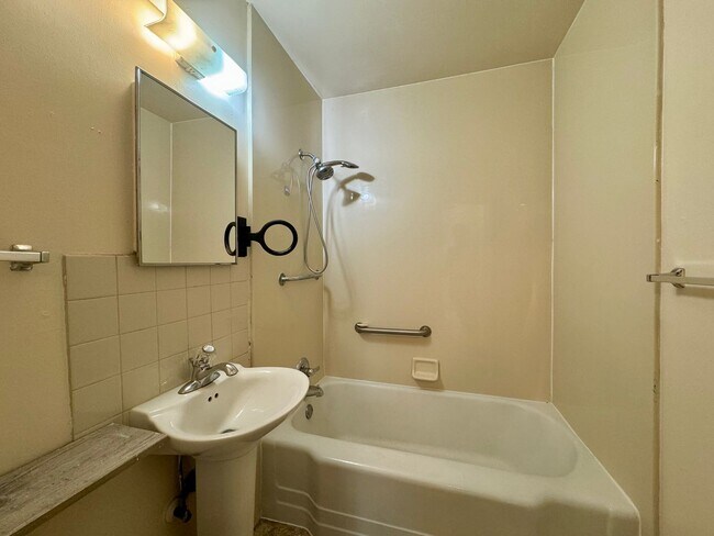 Foto del edificio - 2 Bedroom Home in Haysville, KS