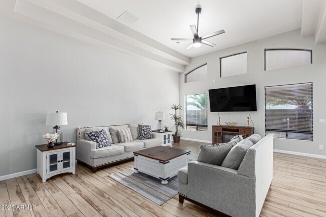 Foto del edificio - 8632 S 10th Ln