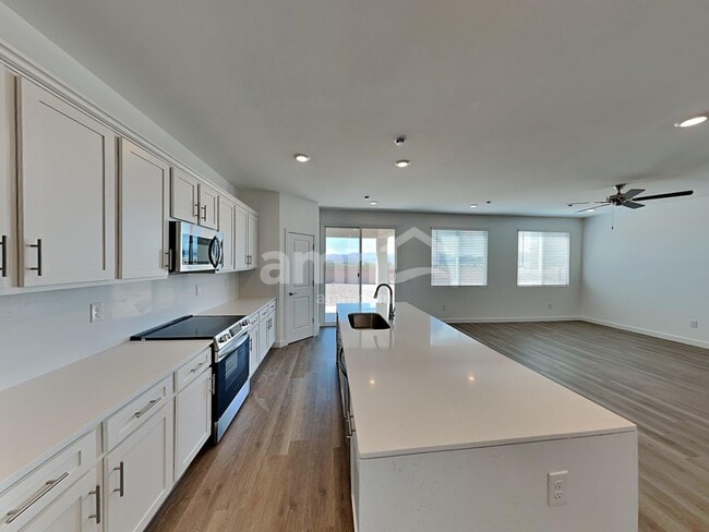 Building Photo - 6137 W Calle Lingo