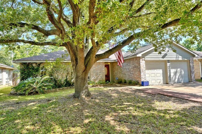 Building Photo - 16722 Maplemont Dr