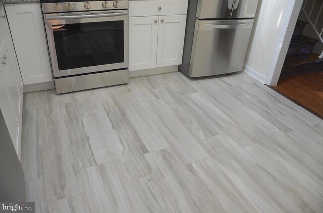 Foto del edificio - 1446 Mayflower Dr