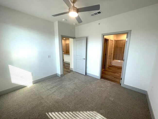 Foto del edificio - 8110 Blue Goose Rd