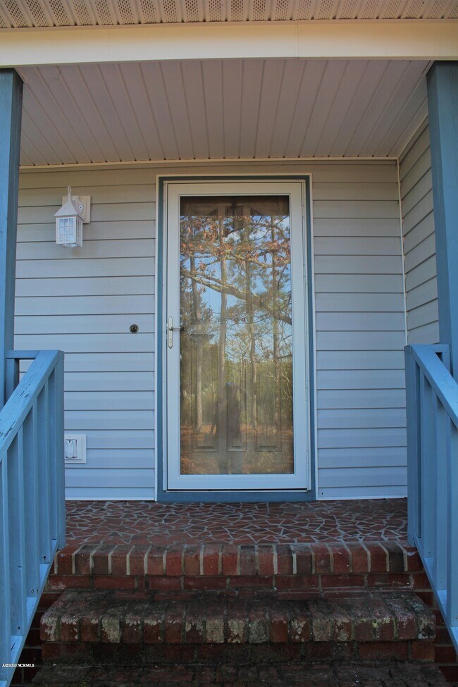 Building Photo - 136 Oyster Rock