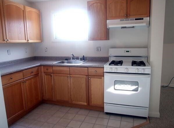 Building Photo - 713 Somerset Ave