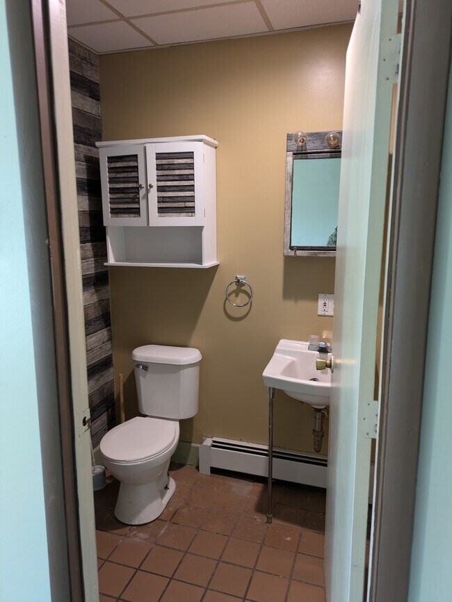 Foto del edificio - 597 E Enfield Center Rd