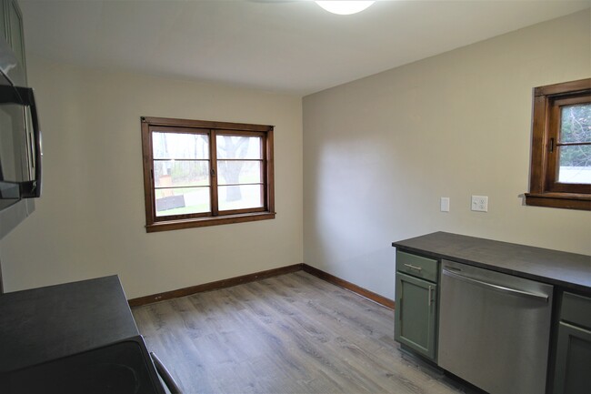 Building Photo - 15234 Upper 61st St N